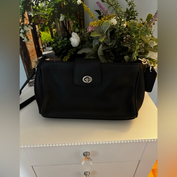 Vintage Coach Demi Legacy Bag - style 9154 - Picture 2 of 10